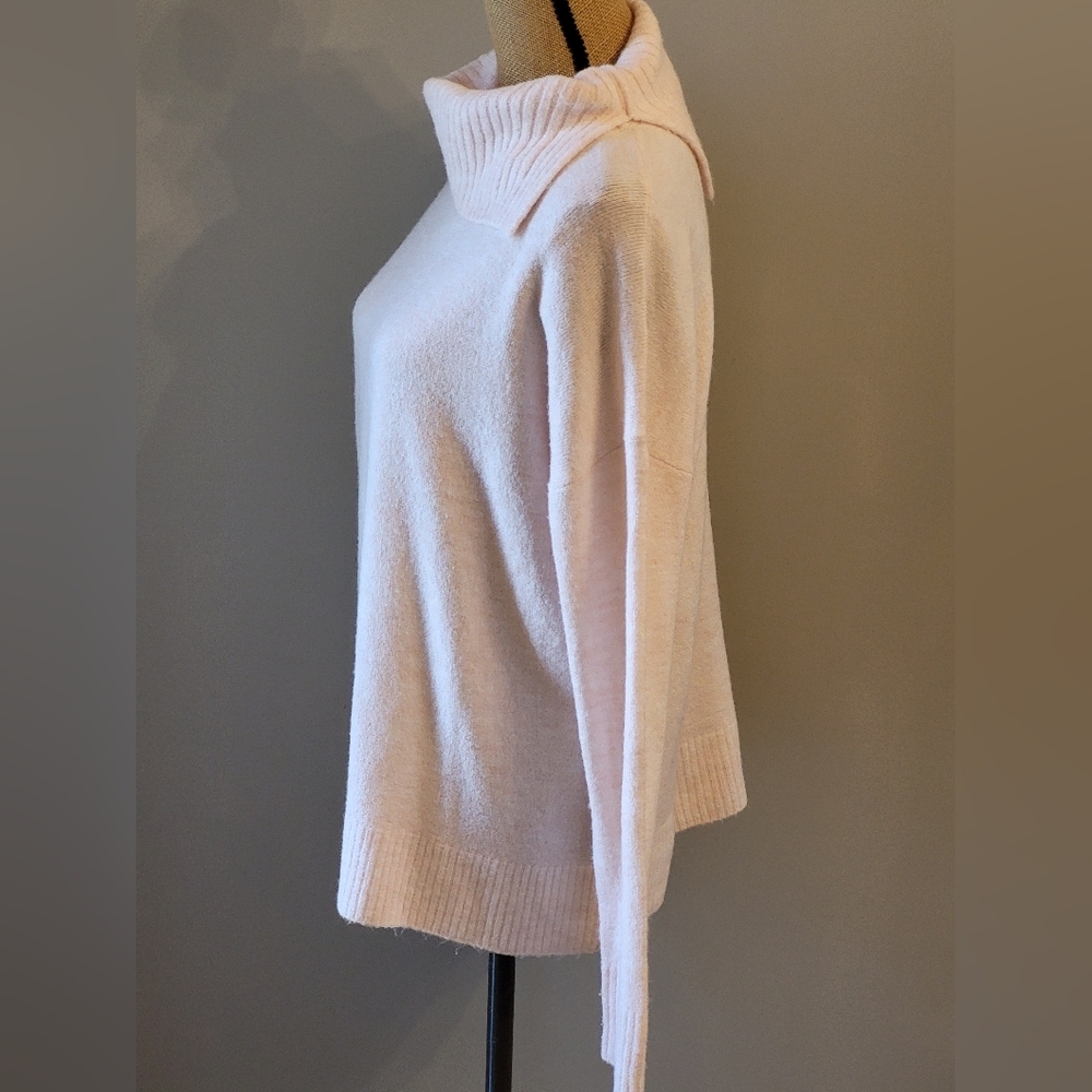 Banana Republic Medium Pale Pink Acrylic Pullover Sweater - Picture 6 of 8